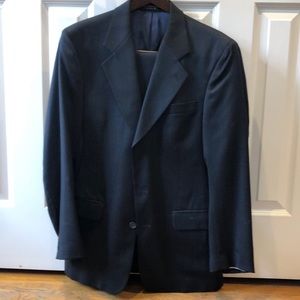 Men’s navy blue suit by Zylos.